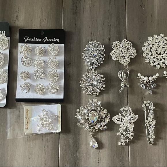 Brooches - Picture 3 of 3